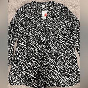 H&M Black and White V-Neck Blouse